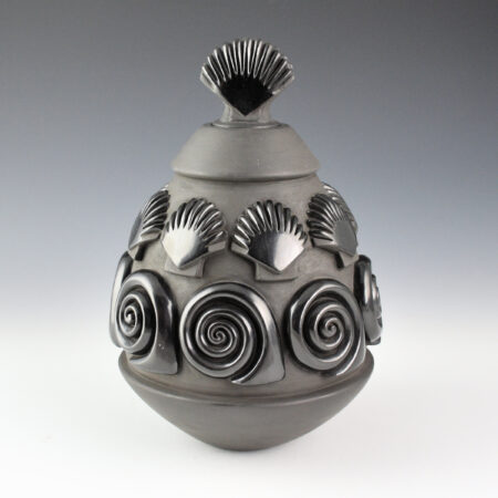 Youngblood, Nancy - Jar with 16 Carved Shells and Shell Lid (1995)