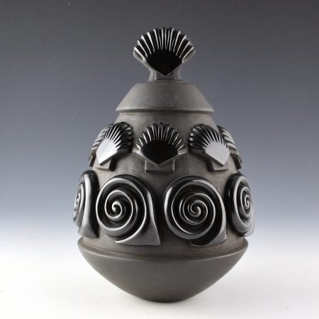 Youngblood, Nancy - Jar with 16 Carved Shells and Shell Lid (1995)