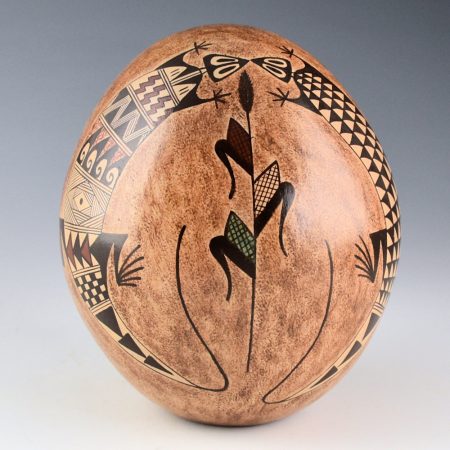 Alternative view of Naha, Nona - Large Seedpot with Four Mimbres Lizards and Corn (1990s)