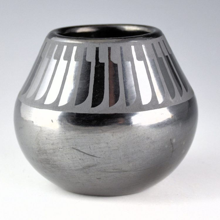 Da, Popovi- Gunmetal Jar with 32 Feathers (1065) 1965