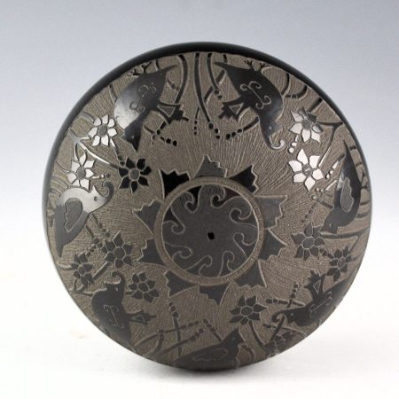 Alternative view of Duwyenie, Debra & Preston - Black Seedpot with 8 Quail and 12 Flowers