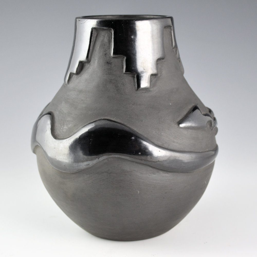Pena, Juanita - Black Carved Jar with Avanyu and Clouds (1930's) - Image 3