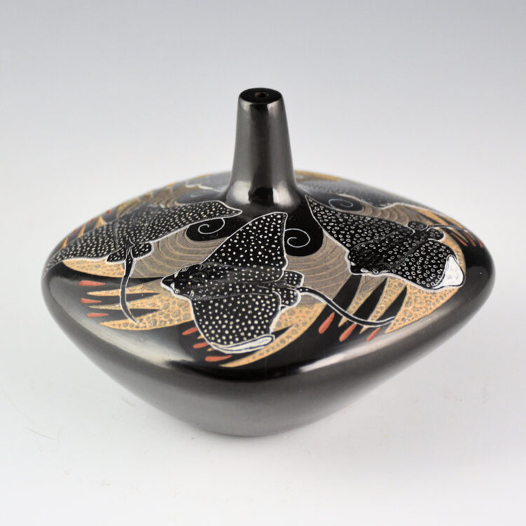 Tafoya, Jennifer - Jar with Spotted Eagle Ray and Ocellated Eagle Rays