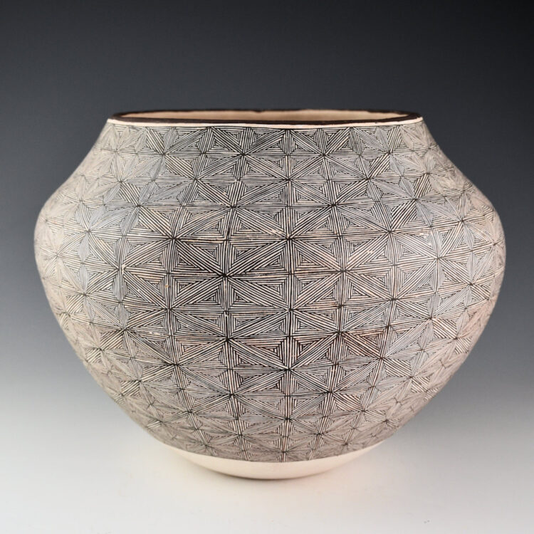 Chino-Garcia, JoAnn - Large Jar with Fineline Interlocking Stars (1983)