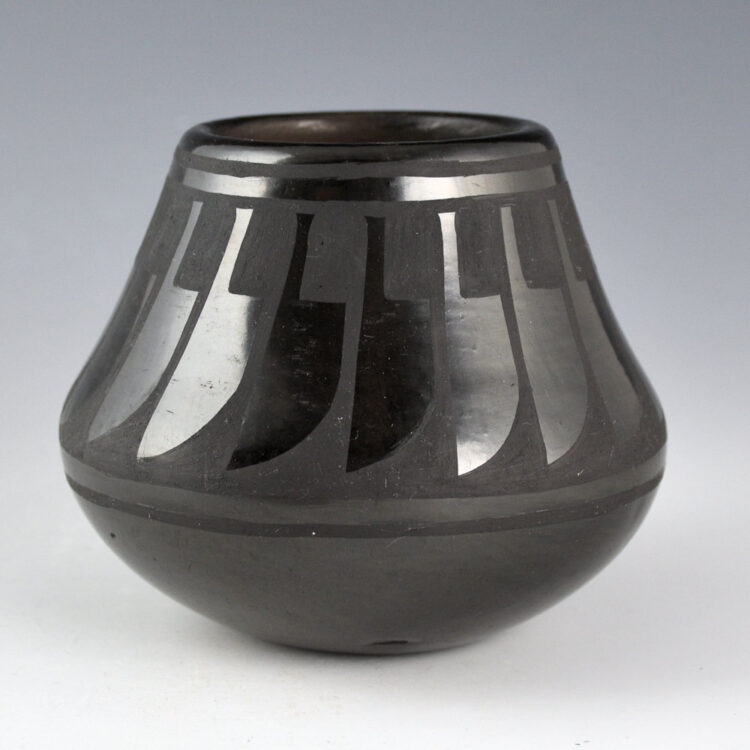 Vigil, Josephine - Black Jar with Feather Design (1960s)