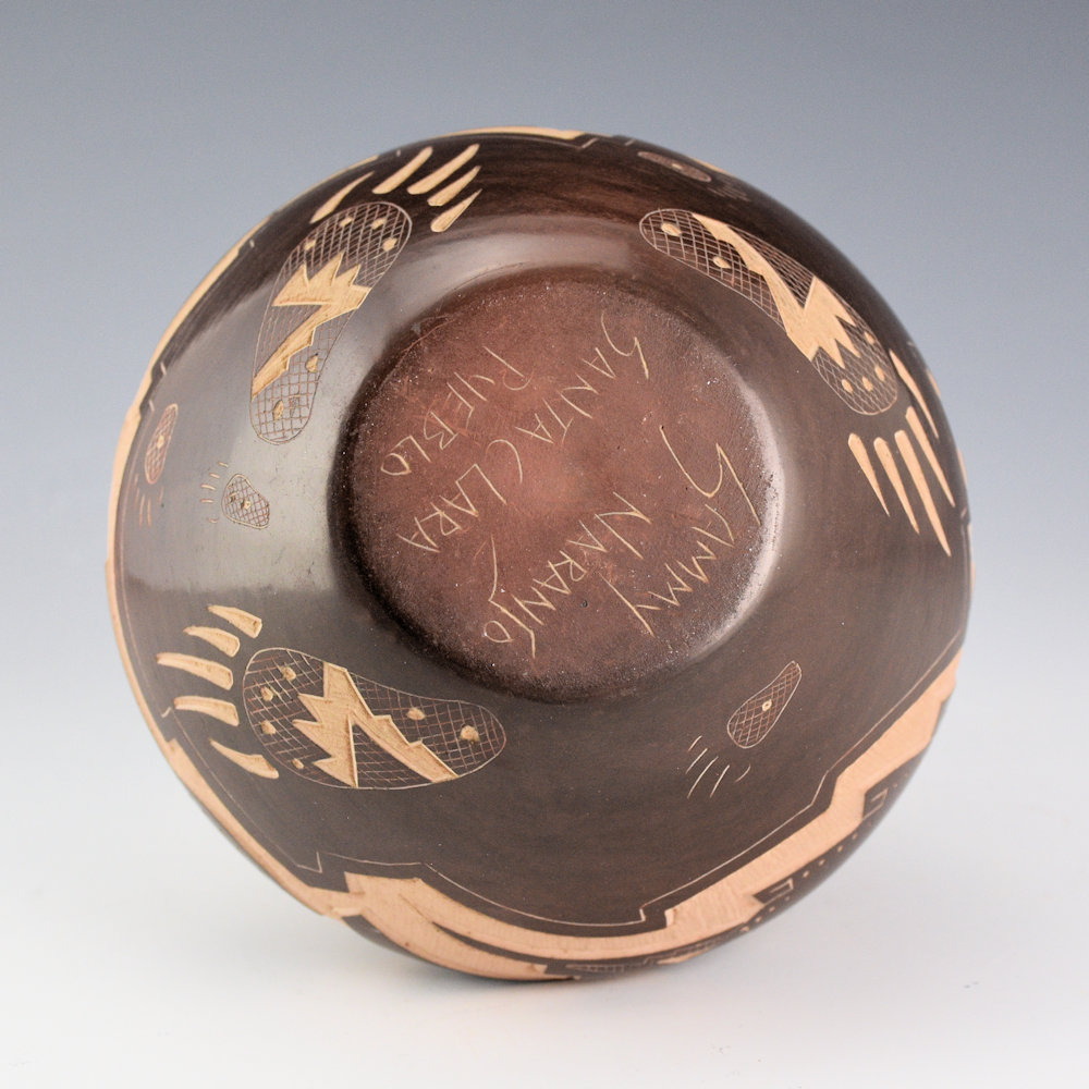 Naranjo, Sammy - Black and Sienna Jar with Avanyu and Feather Designs - Image 4