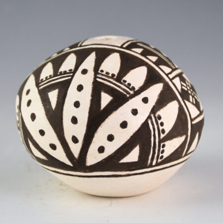 Alternative view of Lowden, Virginia - Seedpot with Plant Designs