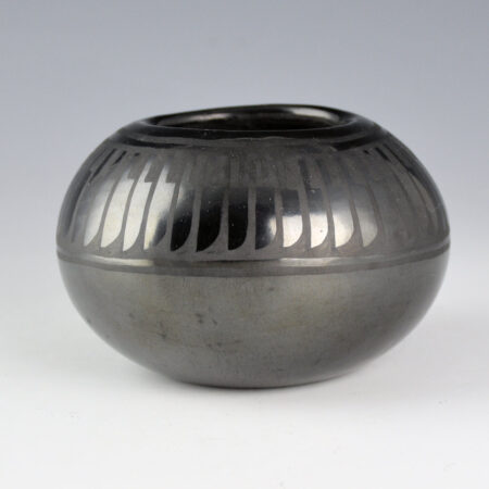 Naranjo, Florence Aguilar - Bowl with 46 Feathers (1980s)