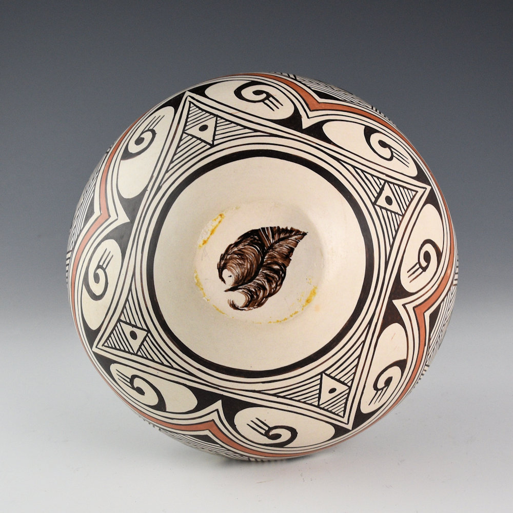 Naha, Helen "Featherwoman" - Jar with Star and Rainbow Designs (1980s) - Image 5