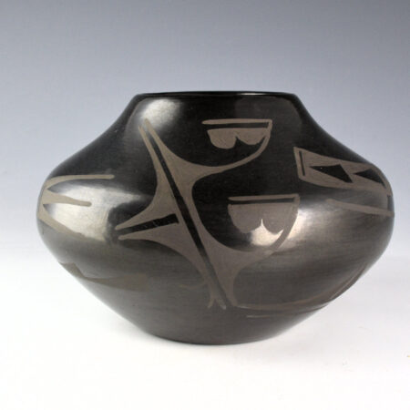 Dunlap, Linda - Black Jar with Swirling Cloud Designs (1982)
