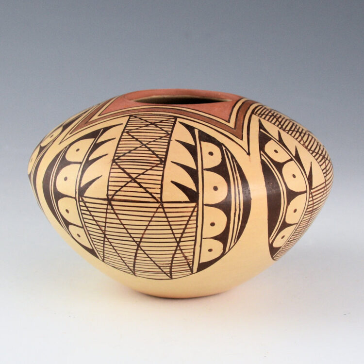 Naha, Tyra - Bowl with Bat Wing Designs