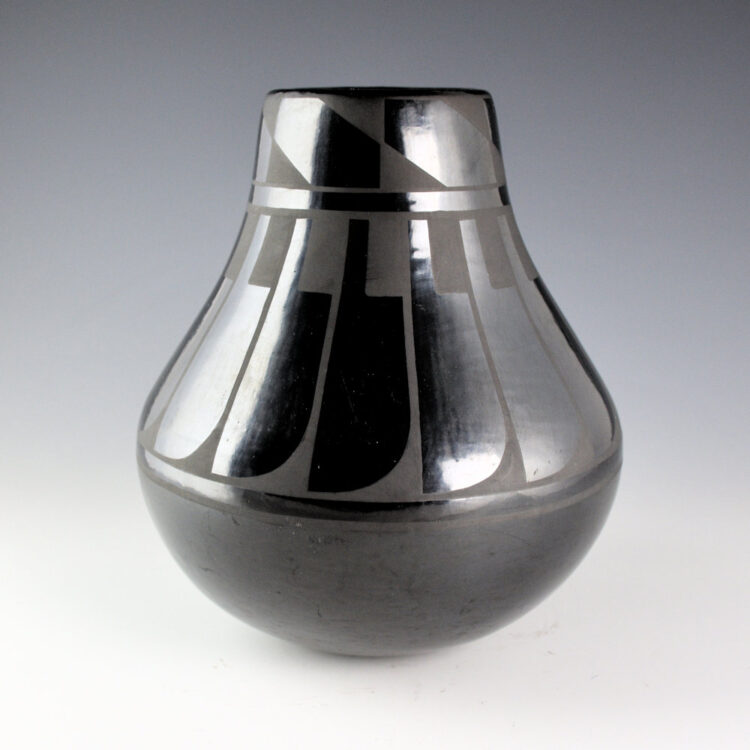 Blue Corn - Water Jar with 16 Wide Feathers (1970s)