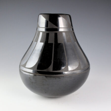 Alternative view of Blue Corn - Water Jar with 16 Wide Feathers (1970s)