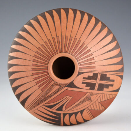 Kahe, Gloria - Wide Jar with Swirling Feathers