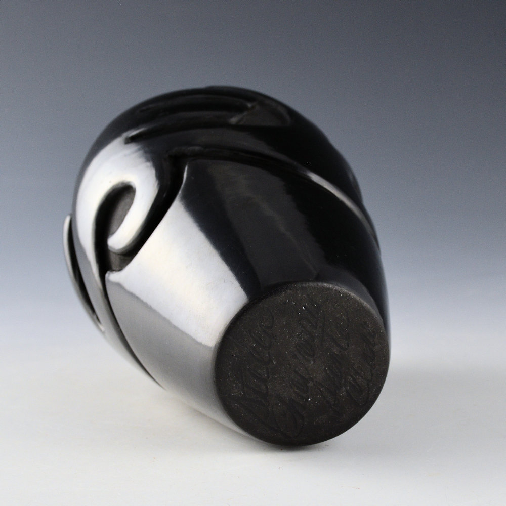 Chavarria, Stella - Jar with Flowing Clouds and Mountains - Image 5