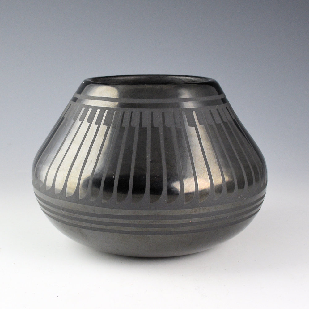 Blue Corn - Jar with 54 Feathers (1970s) - Image 4