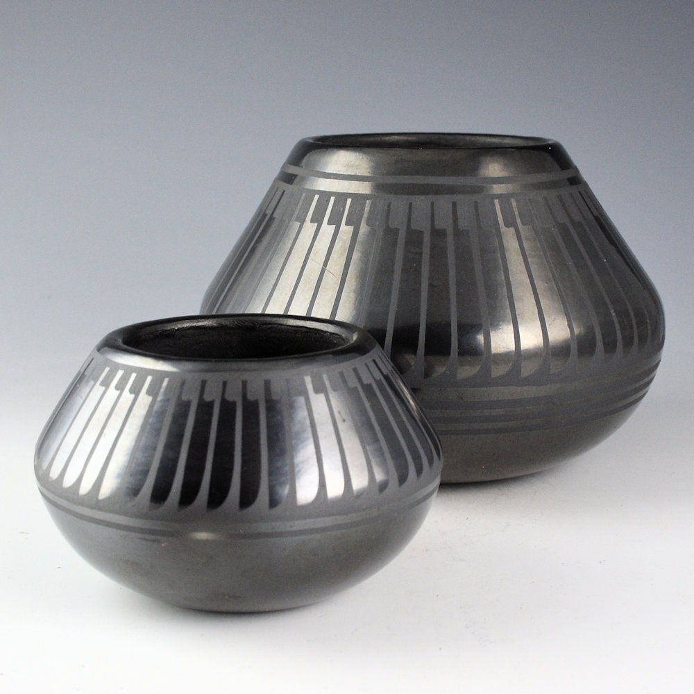 Blue Corn - Jar with 54 Feathers (1970s) - Image 6