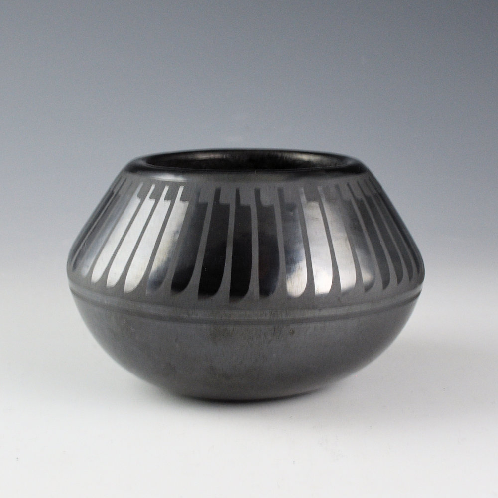 Blue Corn - Black Jar with 47 Feathers (1970s) - Image 2