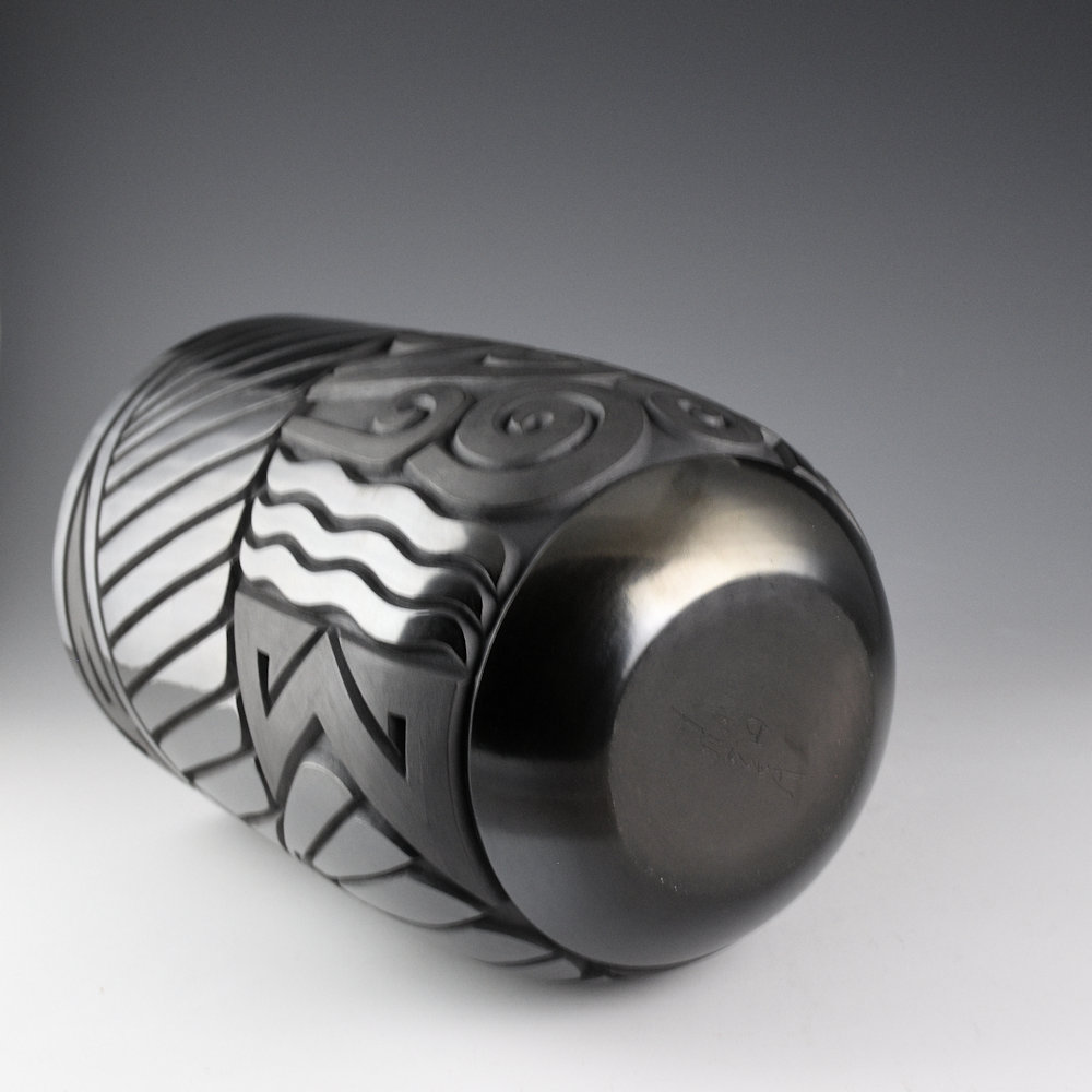 Begay, Daniel - "Flight" 10" Tall Jar with Carved Eagle - Image 5