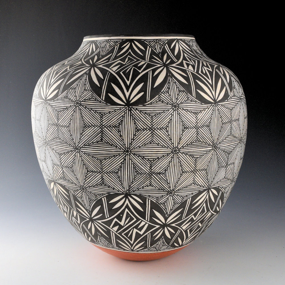 Routzen, Elsie P. - 11" Tall Large Jar with Butterflies and Interlocking Stars (1980s) - Image 3