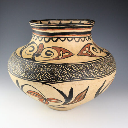 Alternative view of Montoya, Florentino and Martina - Polychrome Water Jar (1910-15)
