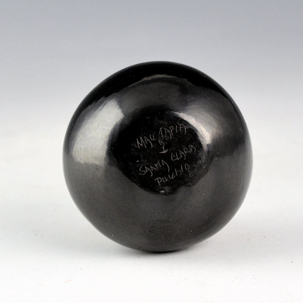 Tapia, Mae - Black and Sienna Seedpot with Rabbit, Quail, and Flute Player - Image 5