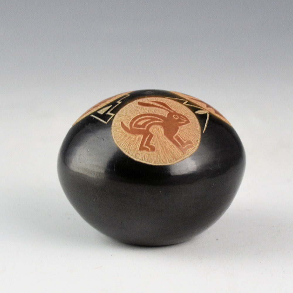 Tapia, Mae - Black and Sienna Seedpot with Rabbit, Quail, and Flute Player - Image 4