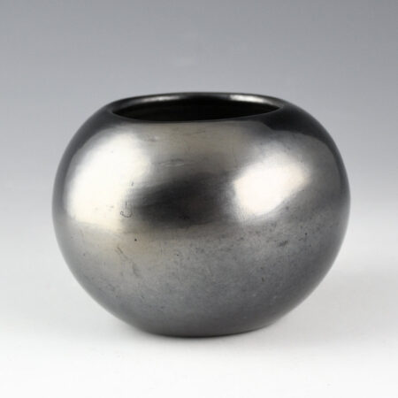 Martinez, Maria - Plainware Gunmetal Bowl "Maria Popovi 1168", 1968