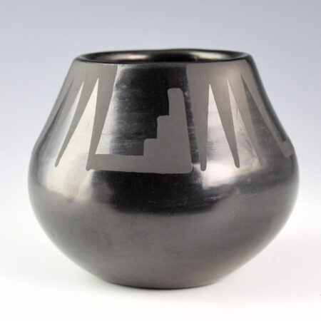 Alternative view of Martinez, Maria - Jar with Mountains and Mesas "Maria + Popovi" (1956-9)