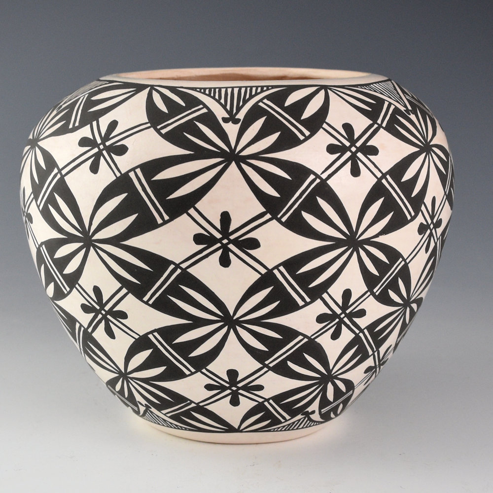 Antonio, Mildred - Jar with Interlocking Butterflies