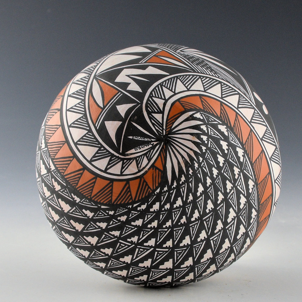 Victorino, Sandra - Large Seedpot with Swirling Bird and Cloud Designs - Image 5