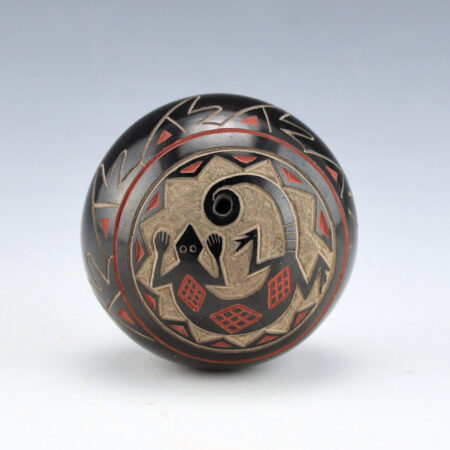 Tafoya, Ray  - Seedpot with Mimbres Lizard and Feathers (1982)