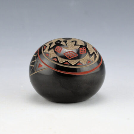 Alternative view of Tafoya, Ray  - Seedpot with Mimbres Lizard and Feathers (1982)