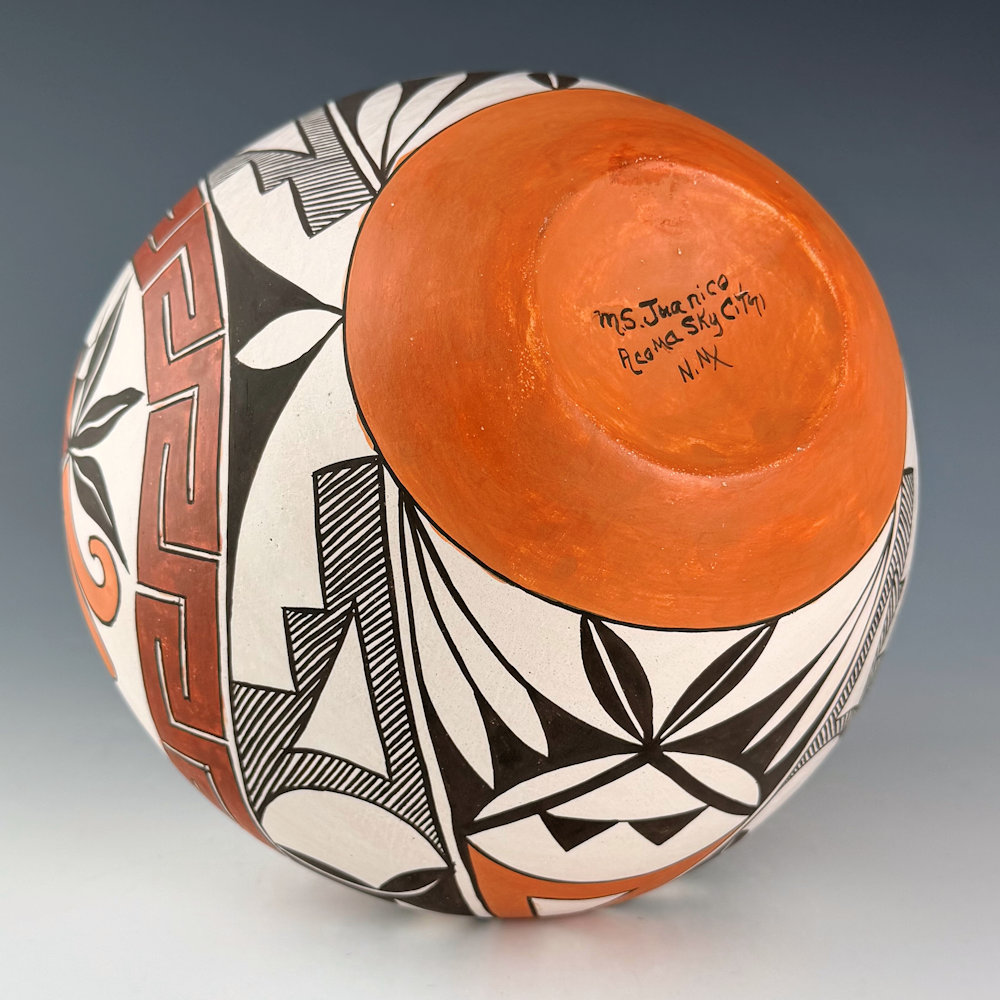 Juanico, Marie Sanchez -Water Jar with Rainbow and Parrots (1990s) - Image 5