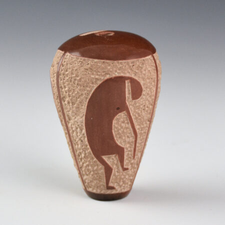 Alternative view of Naranjo, Forest - Brown Seedpot with 3 Mimbres Figures (1987)