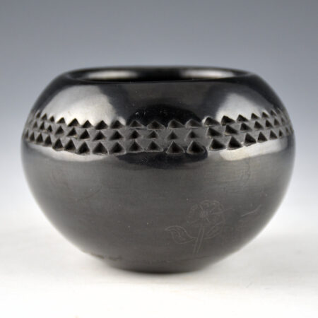 Tafoya , Lucy Year Flower - Bowl with Corrugated Band and Etched Hummingbird (1970s)