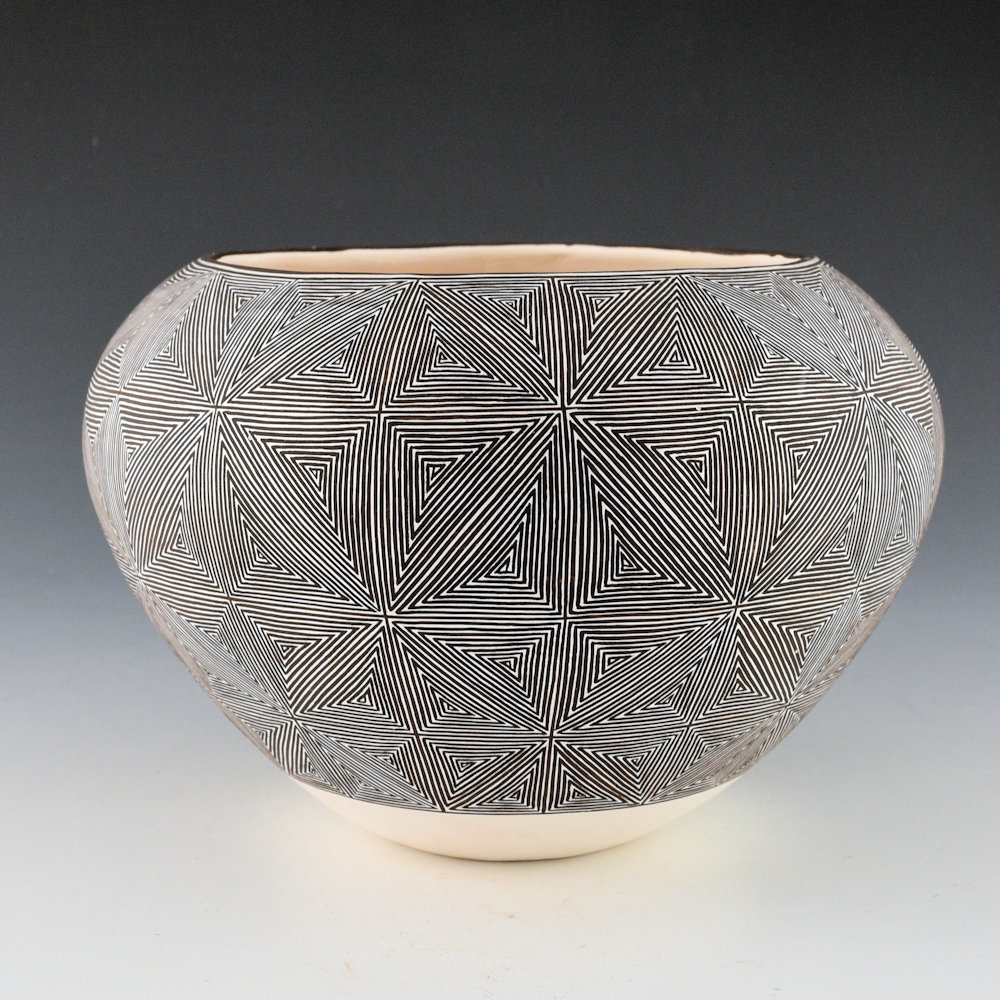 Lucario, Rebecca - Finline-Bowl with Interlocking Stars