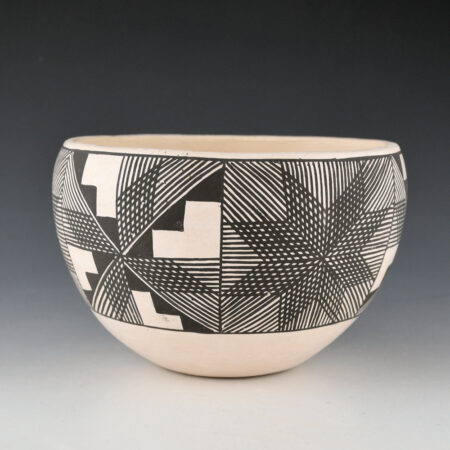 Alternative view of Chavez, Clara Histia - Bowl with Double Stars (1970s)