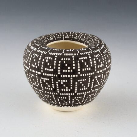 Antonio, Frederica - Small Infinity Rim Bowl with Interlocking Clouds