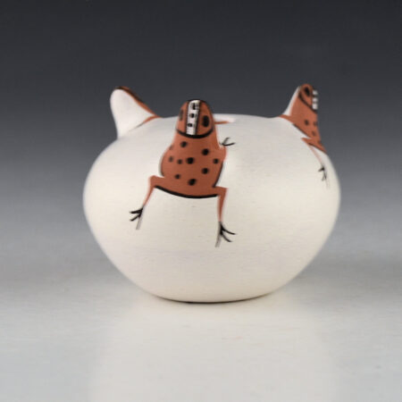 Peynetsa, Agnes - Seedpot with Three Frogs in Relief (1996)