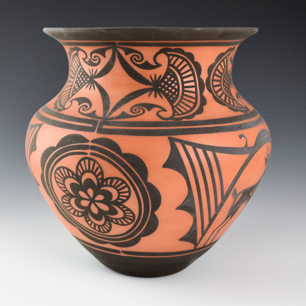 Laate, Carlos - Red Jar with Heartline Deer and Rosettes - Image 3