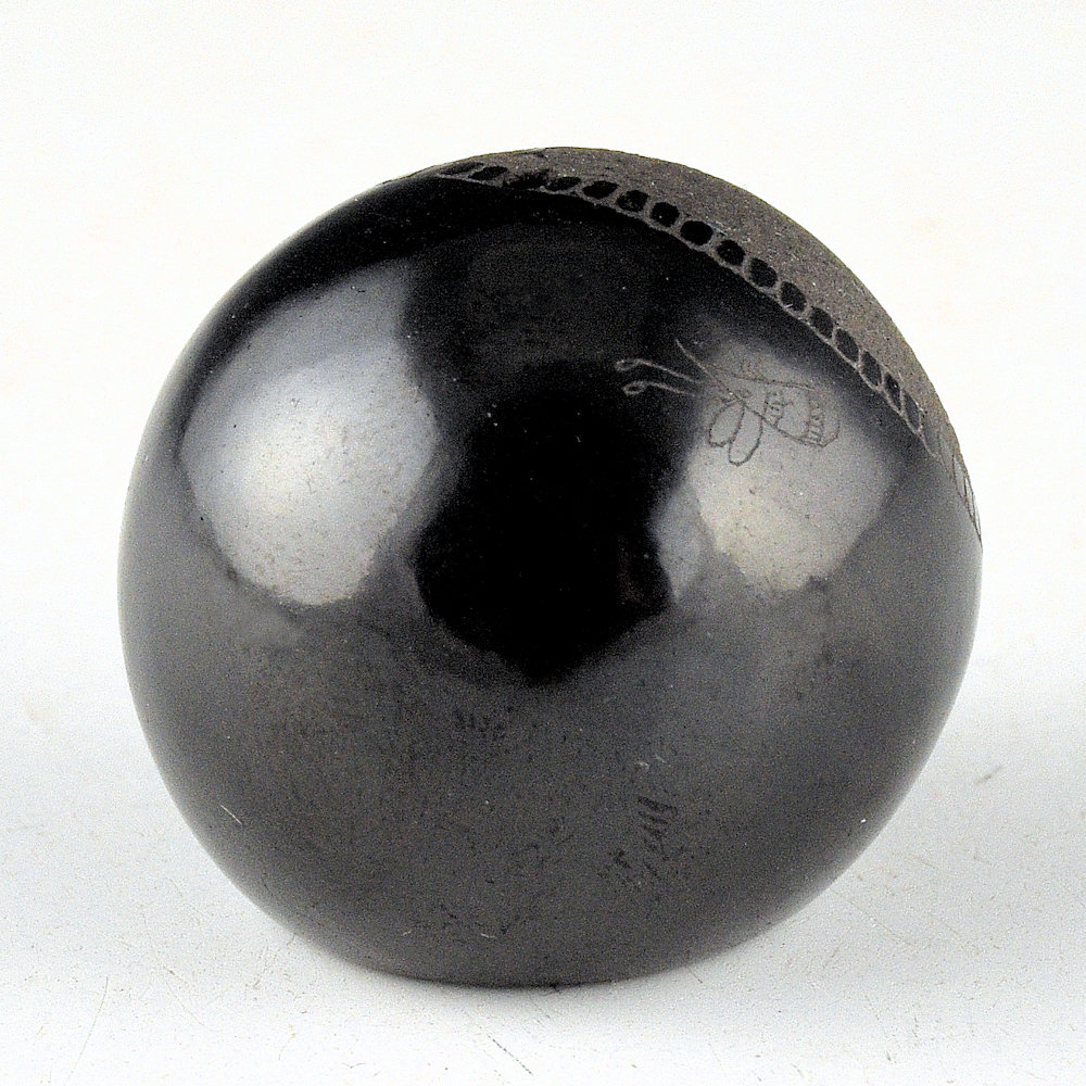 Lonewolf, Joseph - Mini Black Seedpot with Mimbres Antelope and Bee (1978) - Image 3