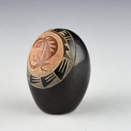 Alternative view of Tapia, Mae - Black and Sienna Seedpot with Mimbres Lizard (1990s)