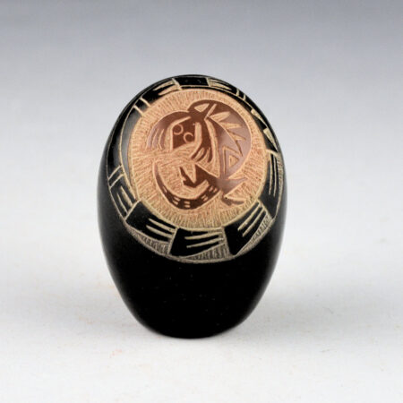 Tapia, Mae - Black and Sienna Seedpot with Mimbres Lizard (1990s)