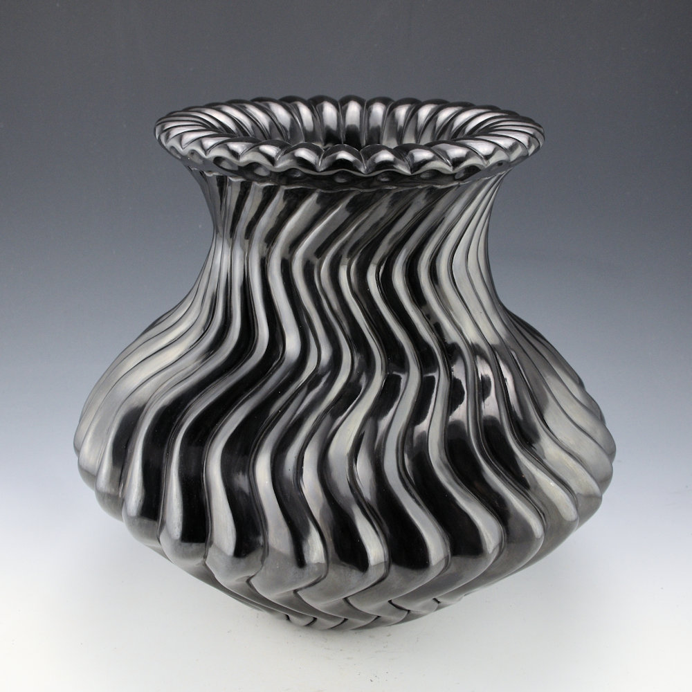 Youngblood, Nancy - 10" Tall 32 Rib "S" Swirl Rain Drop Rim Water Jar - Image 4