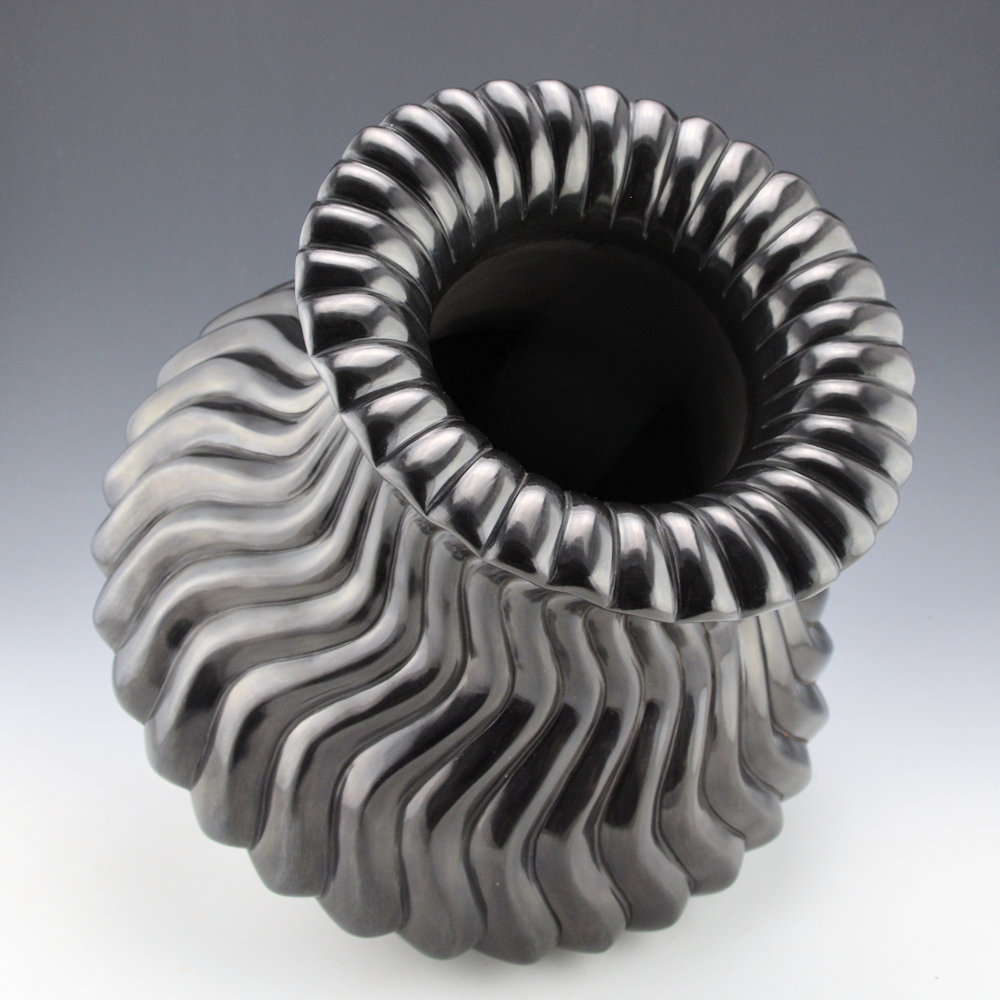 Youngblood, Nancy - 10" Tall 32 Rib "S" Swirl Rain Drop Rim Water Jar - Image 2