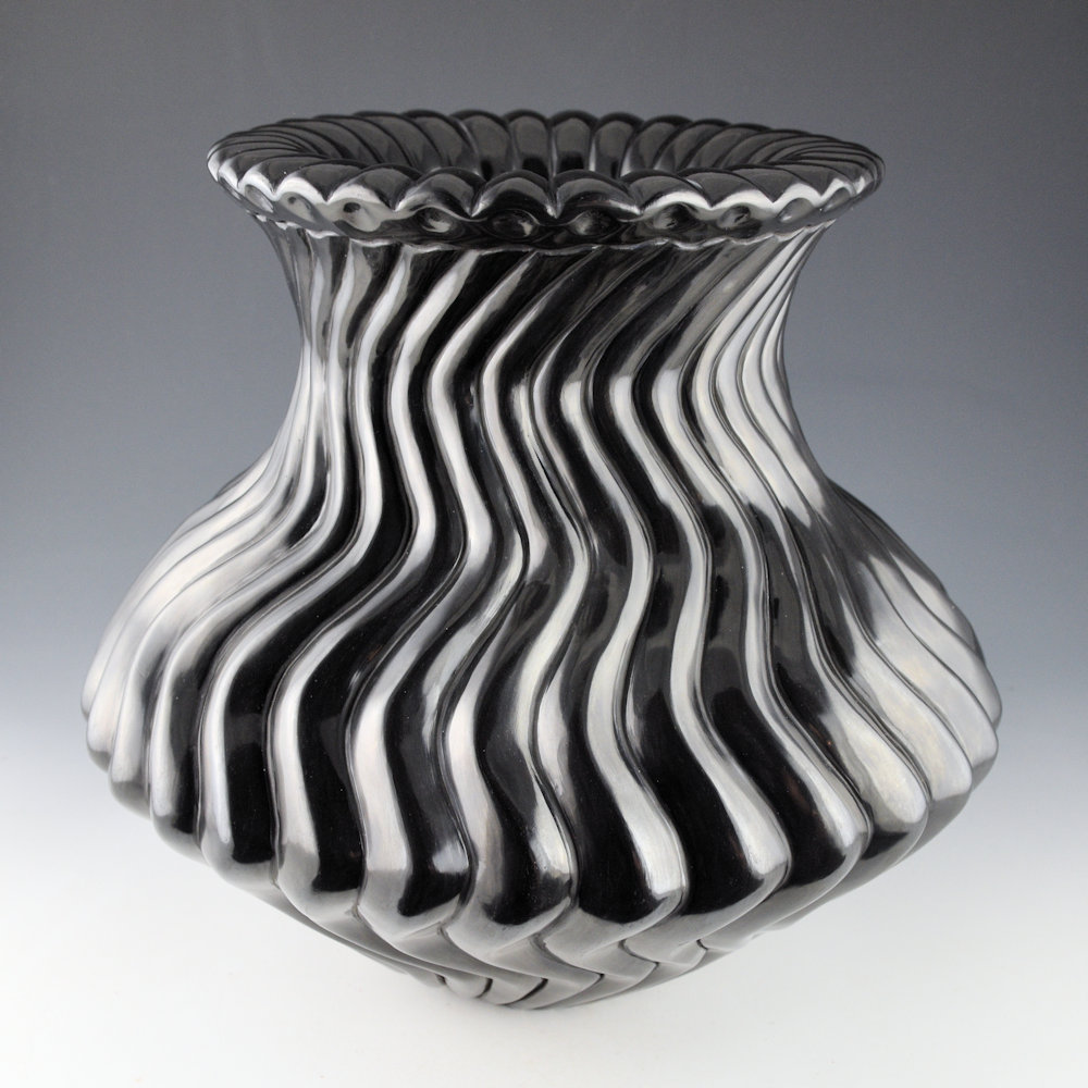 Youngblood, Nancy - 10" Tall 32 Rib "S" Swirl Rain Drop Rim Water Jar - Image 3