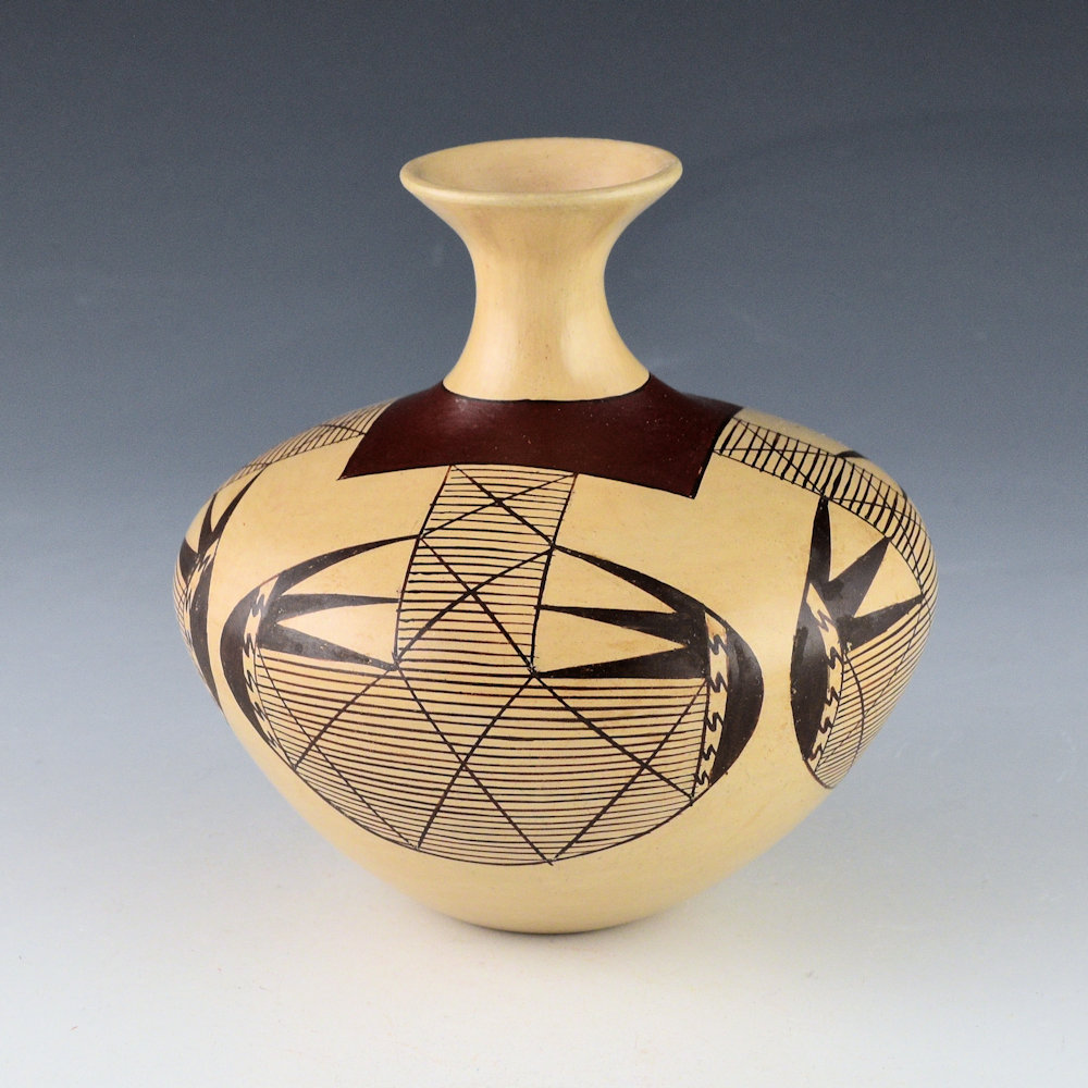 Naha, Nona - Jar with Bat Wing Designs (1990s) - Image 4