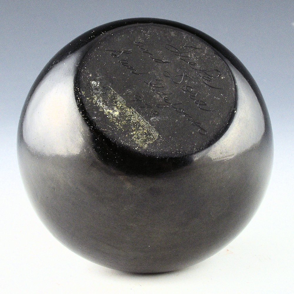 Tse-Pe & Dora - Black & Sienna Jar with Avanyu and Turquoise (1973) - Image 4