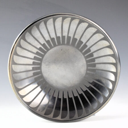 Martinez, Maria - Gunmetal Plate with 35 Feathers "Maria + Popov 368i" (1968)
